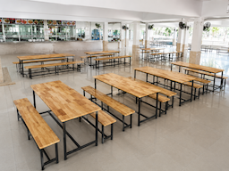 โต๊ะโรงอาหารไม้ยางพารา มุมมองด้านข้าง รายละเอียดวัสดุและการออกแบบ